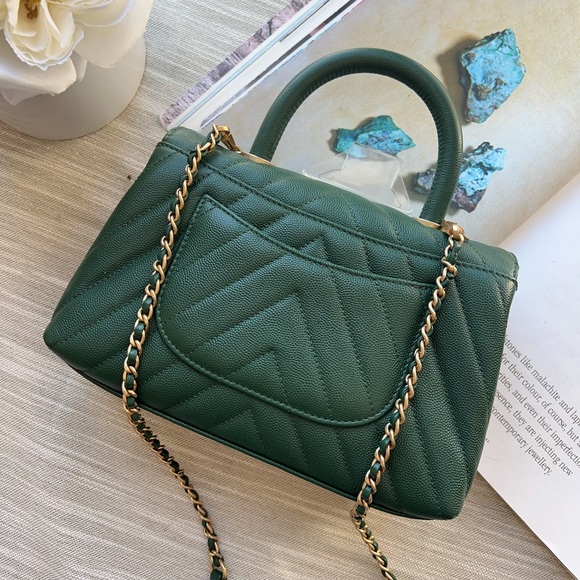 Chanel Small Coco Handle Caviar Bag Green - Picture 4 of 10